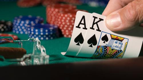 ポーカーで有利な手札を生成する方法